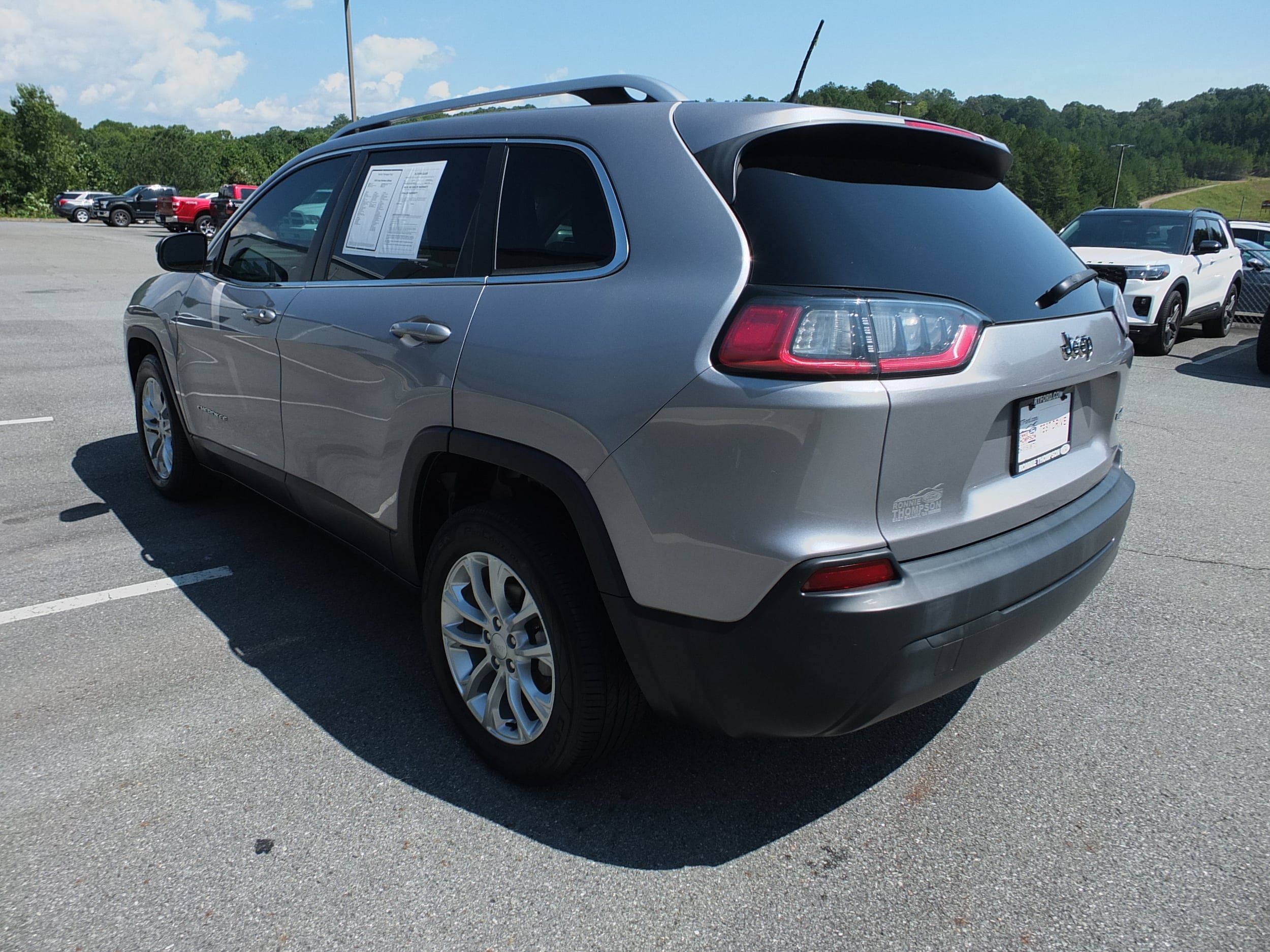 Used 2019 Jeep Cherokee Latitude w/ Popular Appearance Group FWD image 5