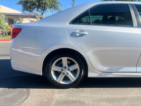 Used 2014 Toyota Camry SE FWD image 8