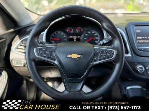 Used 2018 Chevrolet Malibu LT FWD image 26
