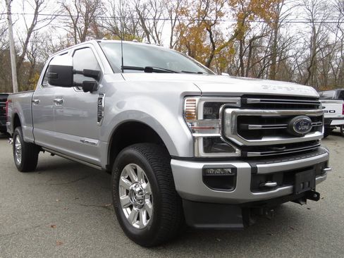 Used 2022 Ford F350 Platinum w/ FX4 Off-Road Package image 4