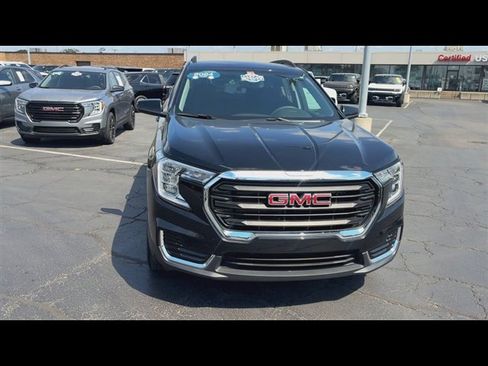 Used 2024 GMC Terrain SLE w/ Driver Convenience Package FWD image 3