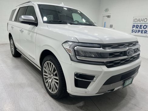 Used 2023 Ford Expedition Platinum AWD/4WD image 2
