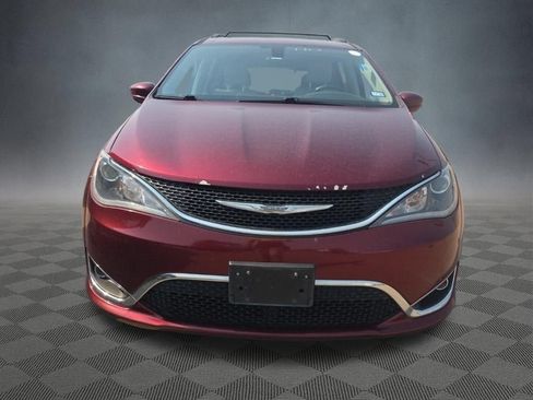 Used 2017 Chrysler Pacifica Touring-L w/ Tire & Wheel Group FWD image 6