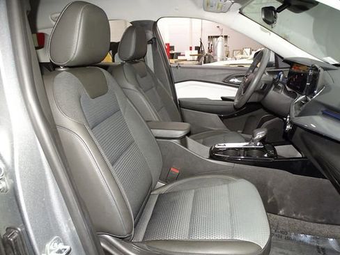 Used 2024 Chevrolet Trax LT image 14