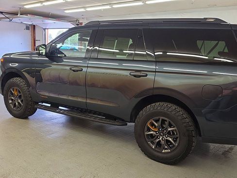 Used 2025 Ford Expedition Tremor AWD/4WD image 3