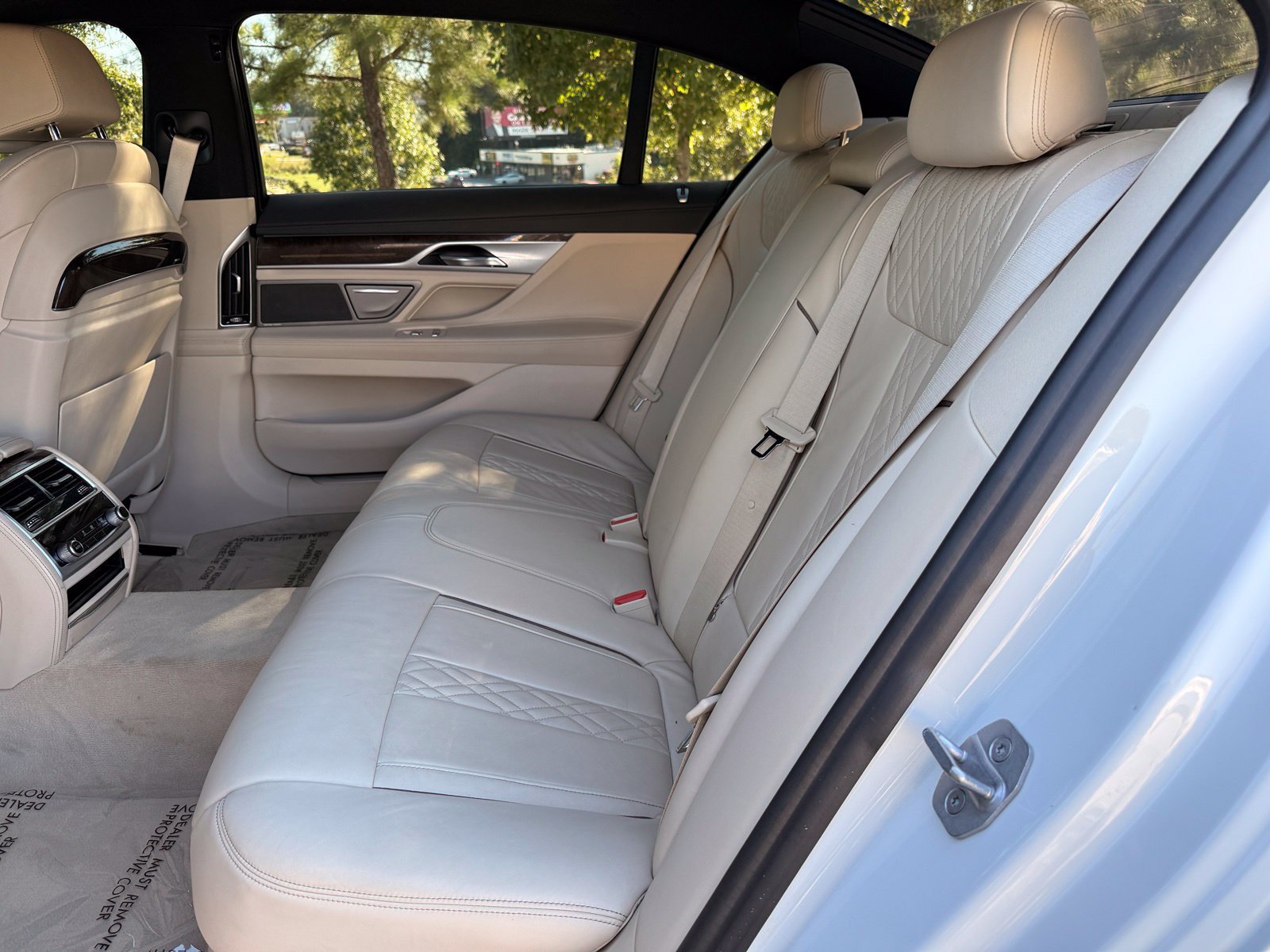 Used 2018 BMW 750i RWD image 39