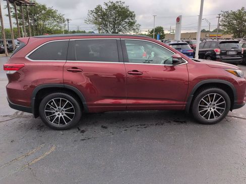Used 2017 Toyota Highlander SE AWD/4WD image 6