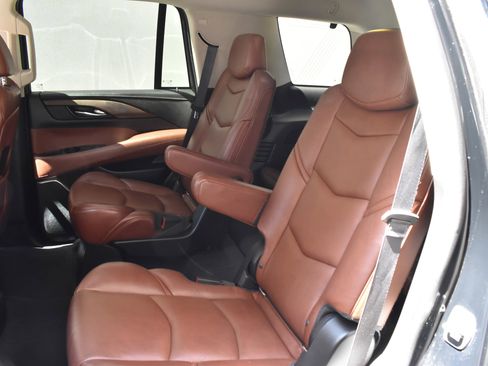 Used 2019 Cadillac Escalade Luxury image 23