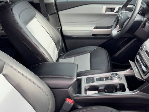 Used 2024 Ford Explorer XLT w/ Equipment Group 202A image 12