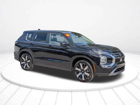 New 2026 Mitsubishi Outlander SE FWD image 2