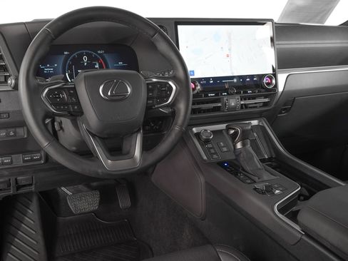 Used 2025 Lexus GX 550 AWD/4WD image 16