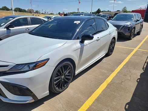Used 2023 Toyota Camry XSE FWD image 3