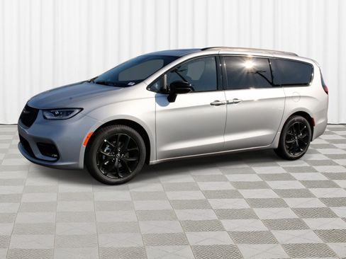 New 2026 Chrysler Pacifica Limited w/ S Appearance Package image 39