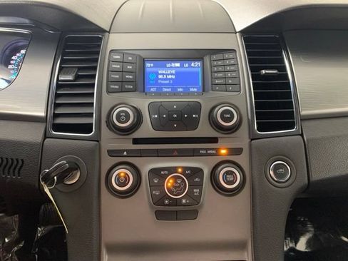 Used 2018 Ford Taurus SEL FWD image 3