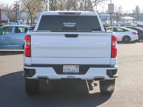 Used 2021 Chevrolet Silverado 1500 LT Trail Boss w/ Convenience Package II image 3