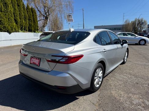 Used 2025 Toyota Camry LE w/ Convenience Package image 10