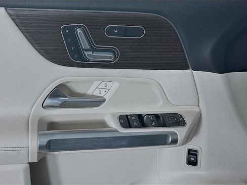 Certified 2026 Mercedes-Benz GLB 250 image 17