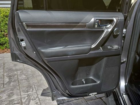 Used 2023 Lexus GX 460 Premium image 11