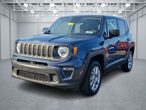Used 2023 Jeep Renegade Latitude AWD/4WD image 3
