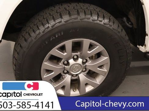 Used 2019 Toyota Tacoma SR5 AWD/4WD image 8