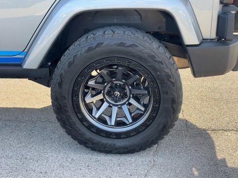 Used 2017 Jeep Wrangler Unlimited Rubicon w/ Connectivity Group image 6