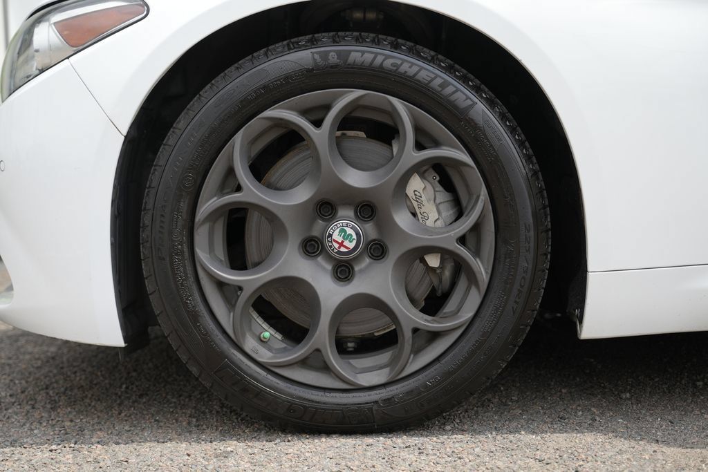 Used 2017 Alfa Romeo Giulia AWD image 13