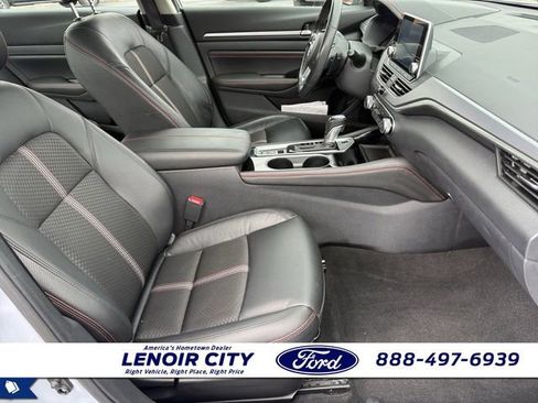 Used 2023 Nissan Altima 2.5 SR AWD/4WD image 13