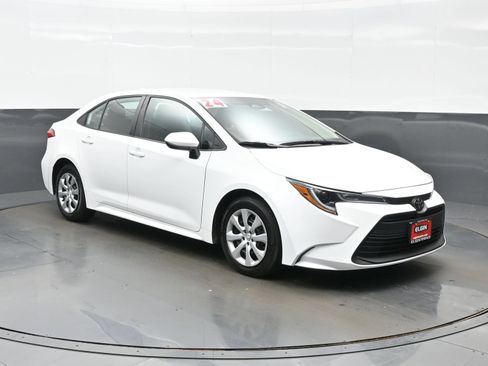 Used 2024 Toyota Corolla LE FWD image 8
