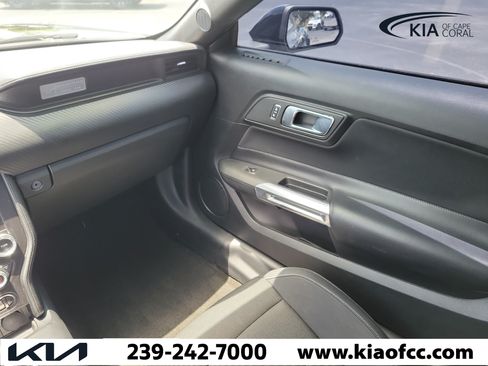 Used 2017 Ford Mustang Coupe RWD image 18