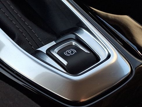 Used 2024 Chevrolet Trax LT w/ LT Convenience Package image 25