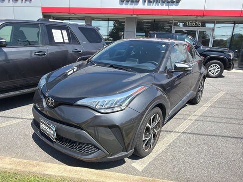 Used 2022 Toyota C-HR XLE FWD image 3