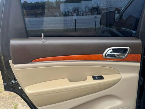 Used 2012 Jeep Grand Cherokee Overland image 16