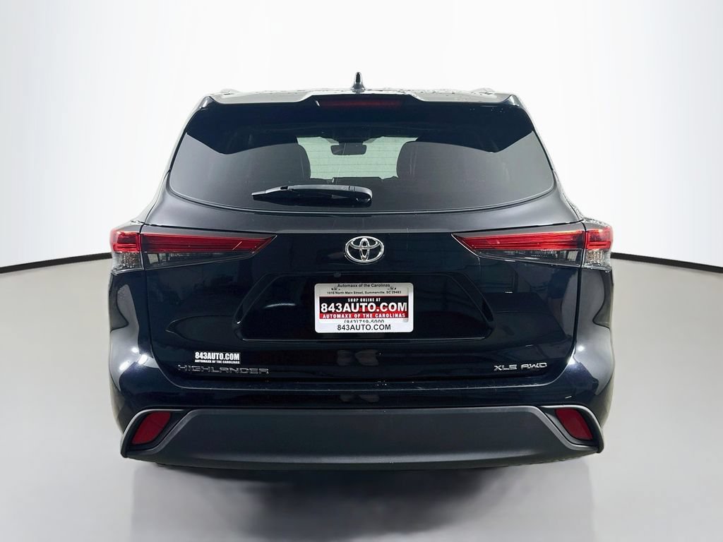Used 2022 Toyota Highlander XLE AWD/4WD image 6