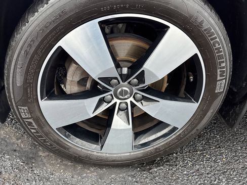 Used 2019 Volvo XC40 T5 Momentum image 10