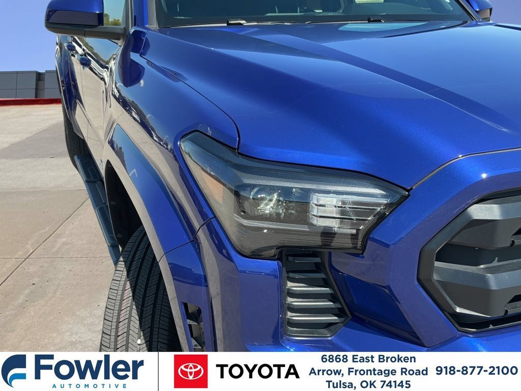 Certified 2025 Toyota Tacoma SR5 w/ SR5 Upgrade Package AWD/4WD image 28