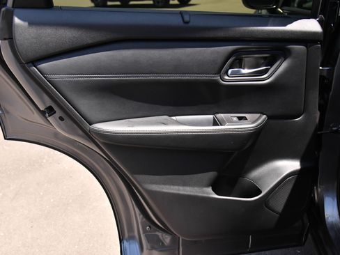 Used 2025 Nissan Rogue SV w/ SV Premium Package FWD image 37