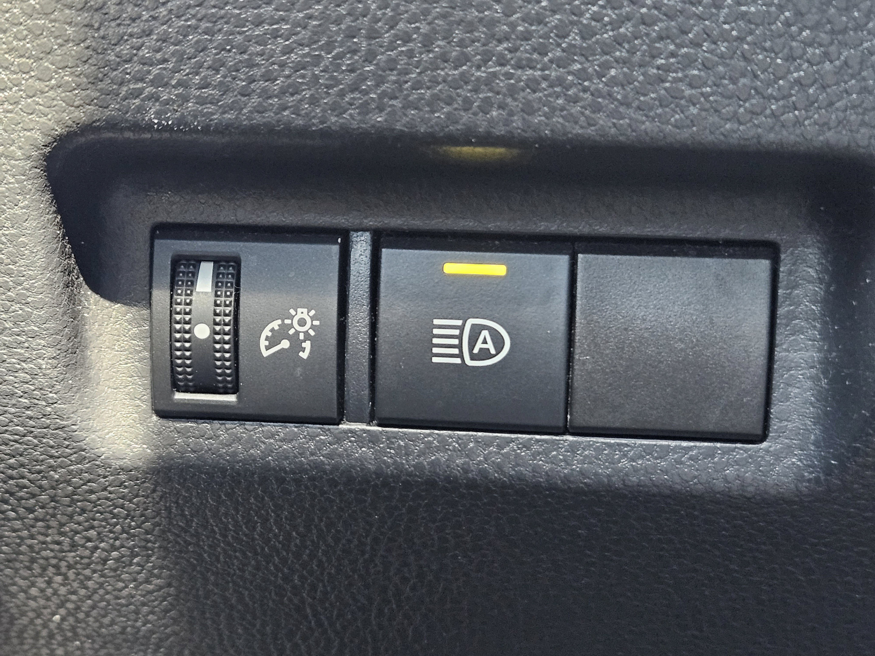 Used 2019 Toyota RAV4 LE FWD image 21