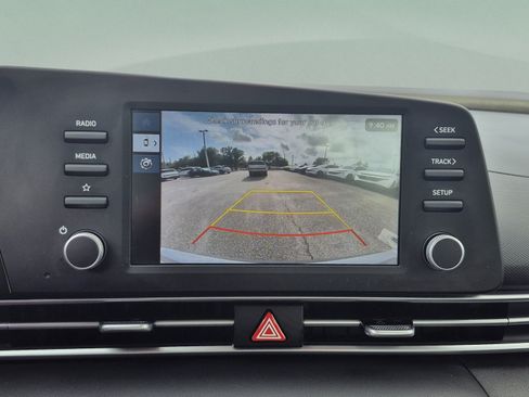 Certified 2025 Hyundai Elantra SE FWD image 21