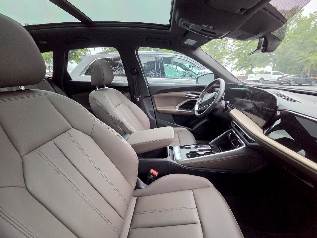 Used 2025 Audi Q5 Premium w/ Convenience Package AWD/4WD image 10
