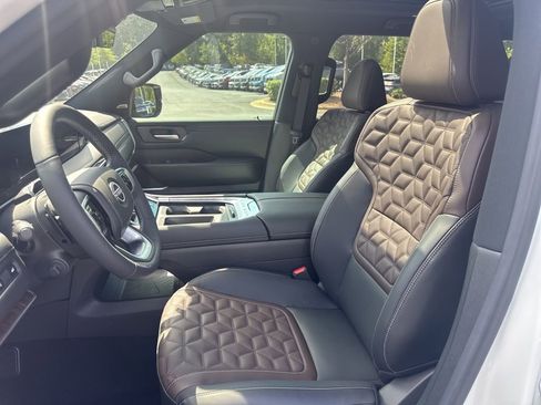 New 2025 Nissan Armada Platinum Reserve image 10