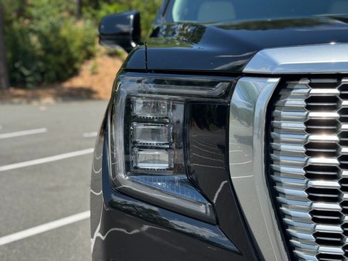 Used 2021 GMC Yukon Denali w/ Denali Ultimate Package AWD/4WD image 20