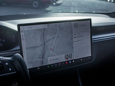 Used 2022 Tesla Model S Plaid image 21