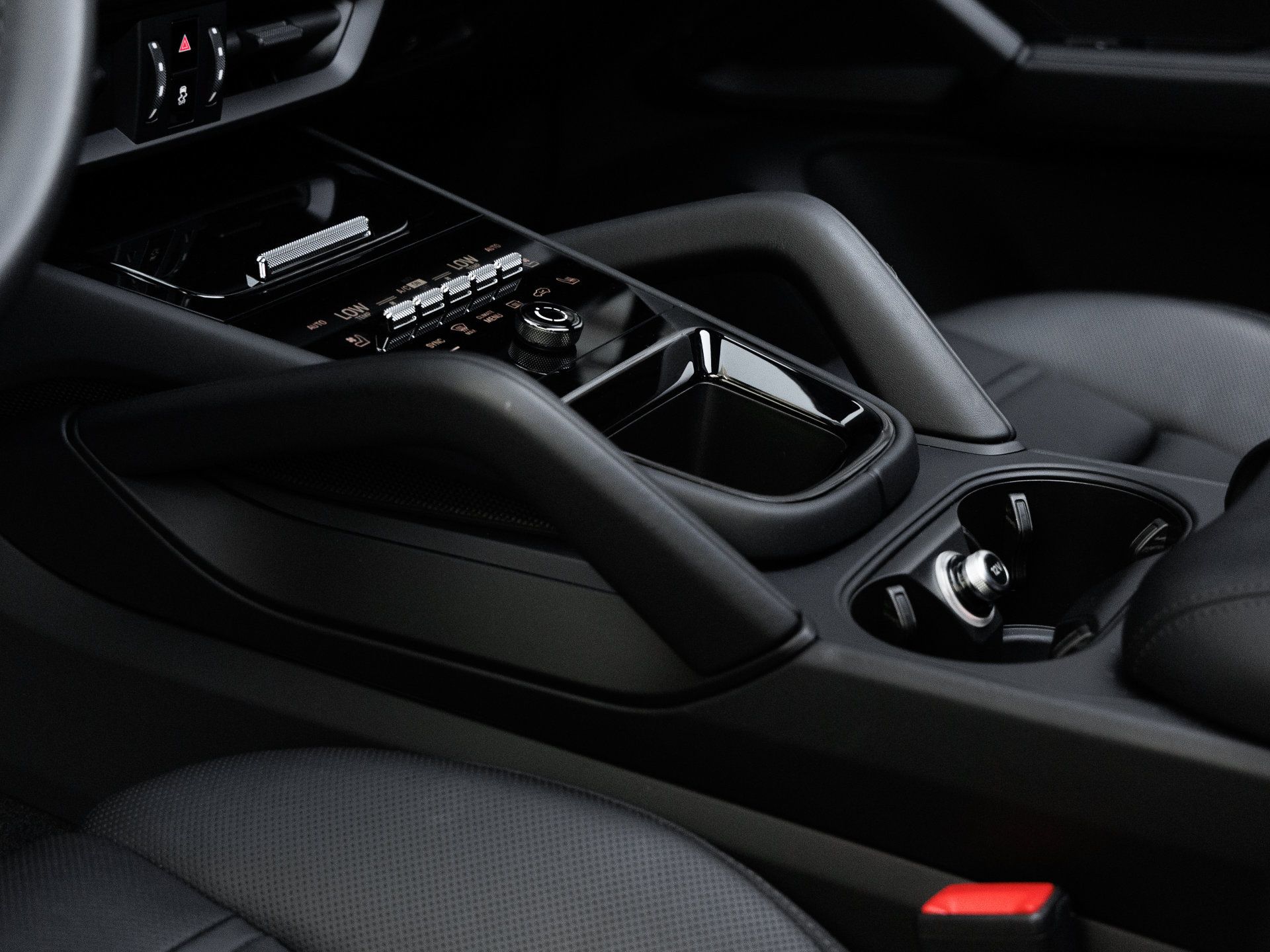 Certified 2025 Porsche Cayenne AWD/4WD image 22