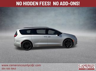 New 2026 Chrysler Pacifica Select w/ S Appearance Package FWD video 2