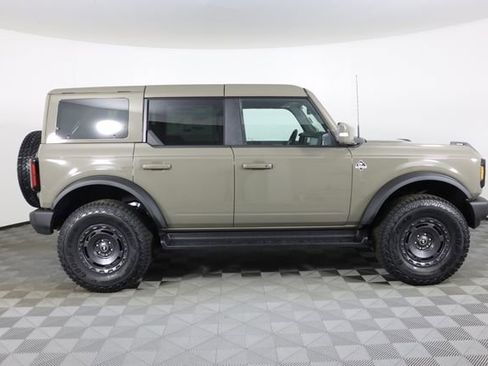 New 2025 Ford Bronco Outer Banks w/ Sasquatch Package image 2