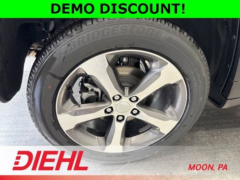 New 2025 Jeep Grand Cherokee Limited w/ Luxury Tech Group II image 8