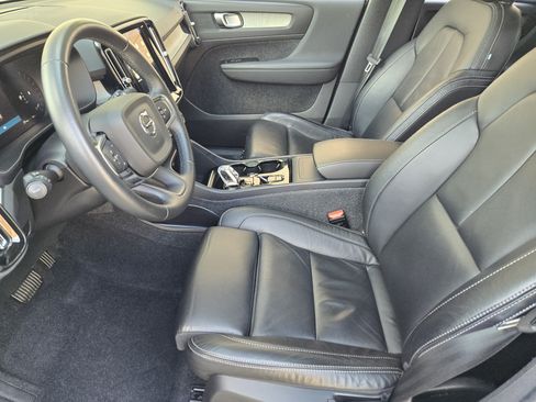 Certified 2023 Volvo XC40 B4 Plus w/ Protection Package Premier FWD image 11