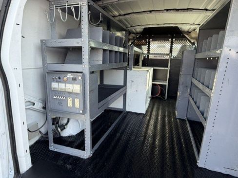 Used 2008 Chevrolet Express 3500 RWD image 12
