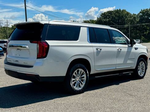 Used 2022 GMC Yukon XL SLT w/ SLT Premium Package AWD/4WD image 3