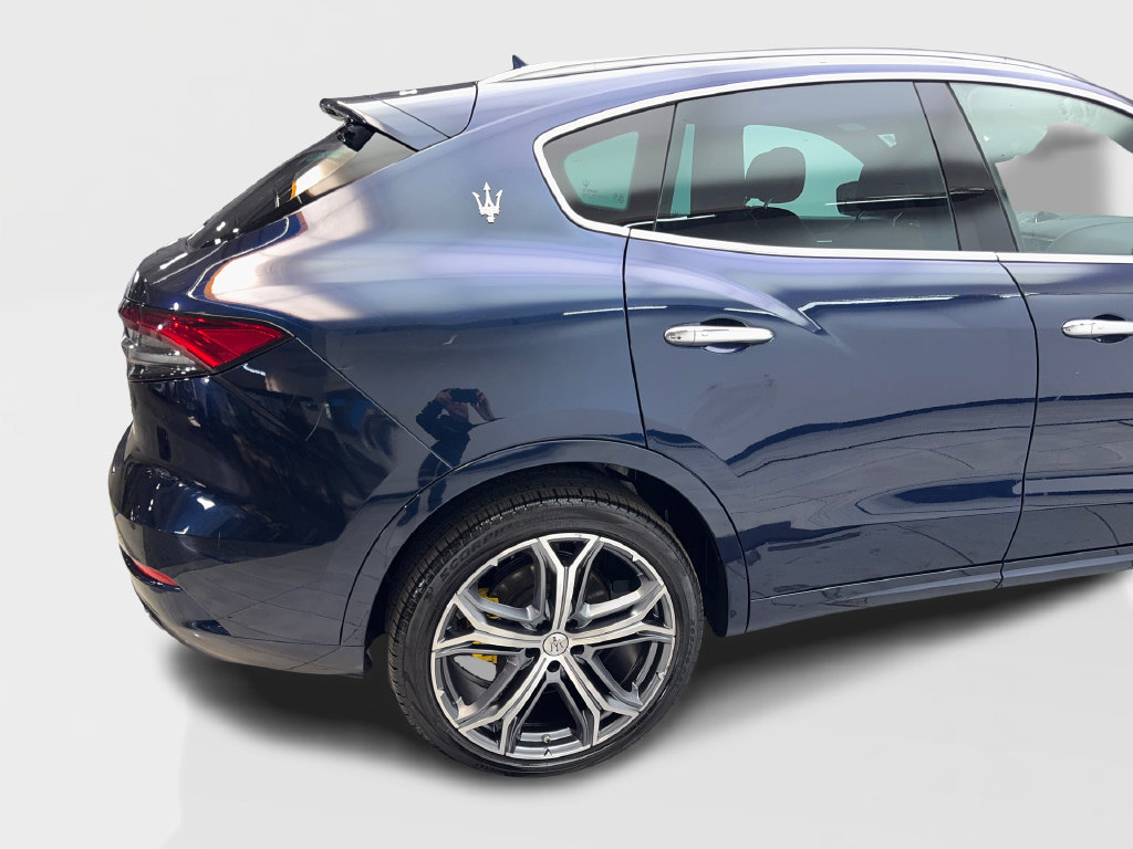 Used 2023 Maserati Levante GT AWD/4WD image 18